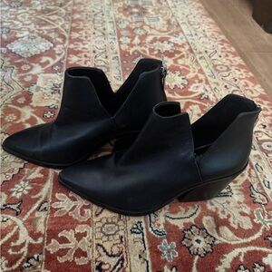 Black Leather Pointed Ankle Boots - Women